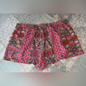 Plus size stretchy patterned shorts